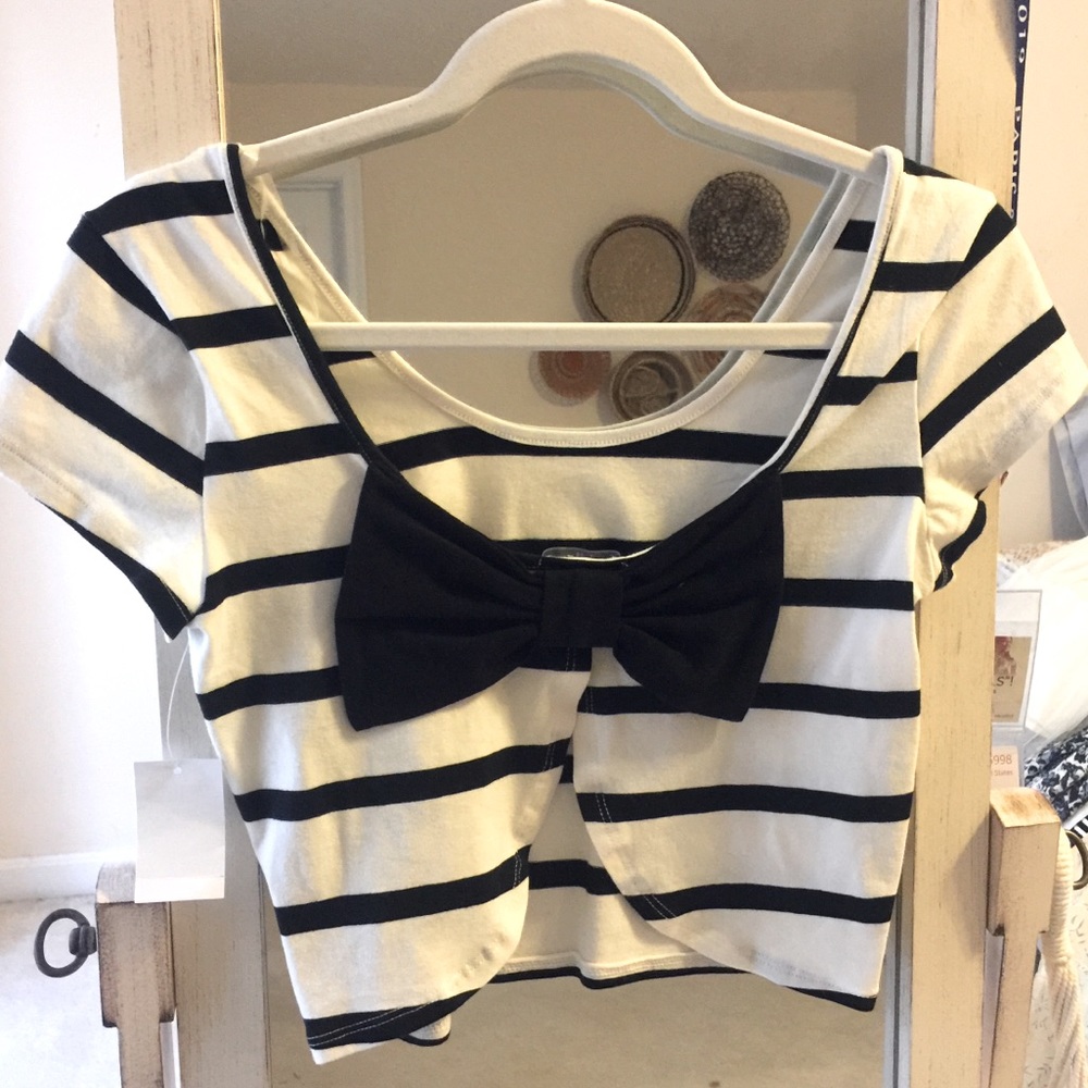 Crop top with a bow